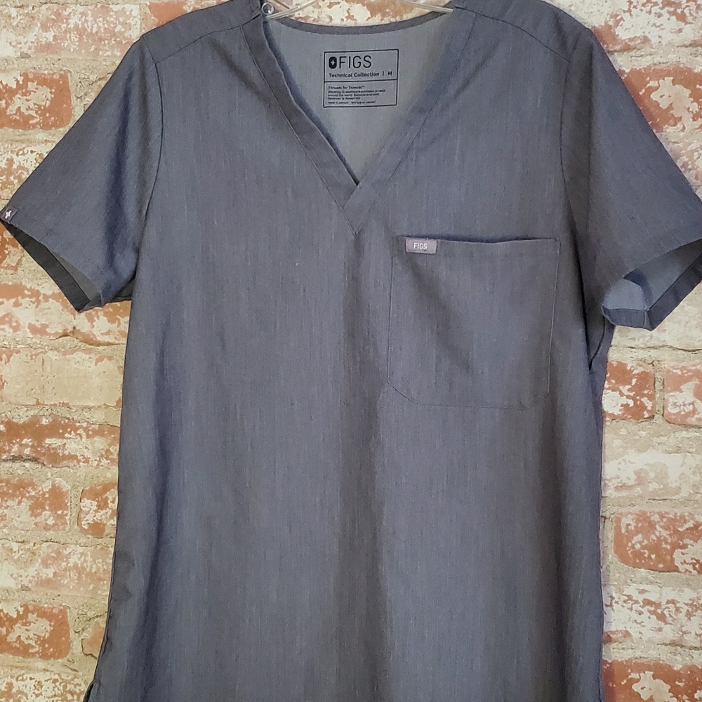 FIGS technical collection Scrub top